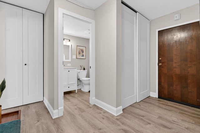 1041 N Mill Street 203, Naperville, IL 60563