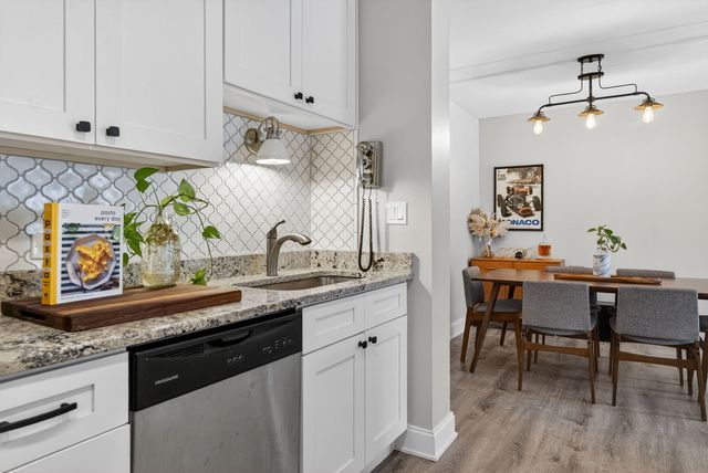 1041 N Mill Street 203, Naperville, IL 60563