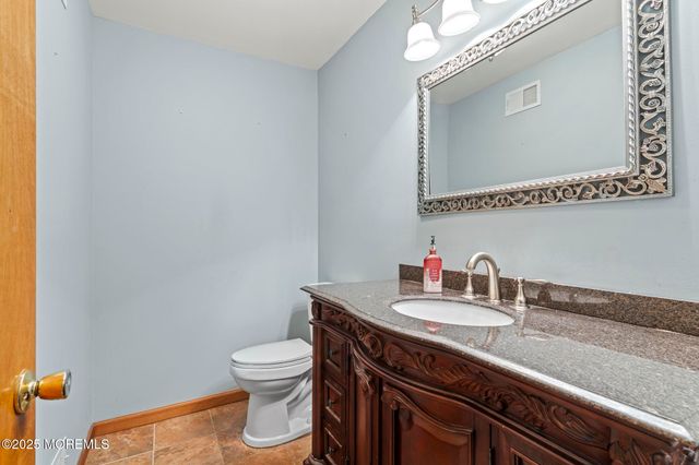 696 Schoolhouse Lane, Toms River, NJ 08753