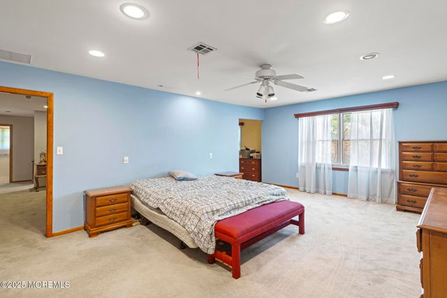 696 Schoolhouse Lane, Toms River, NJ 08753