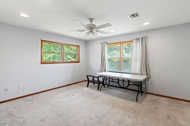 696 Schoolhouse Lane, Toms River, NJ 08753