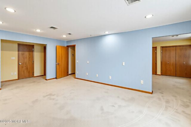 696 Schoolhouse Lane, Toms River, NJ 08753