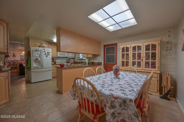 957 N Miller Drive, Tucson, AZ 85710