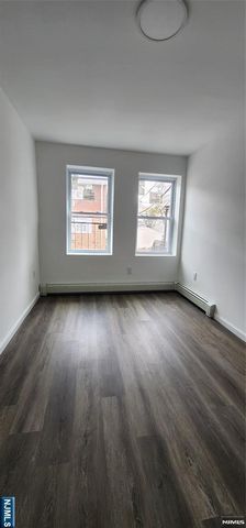326 Broad Avenue, Palisades Park, NJ 07650