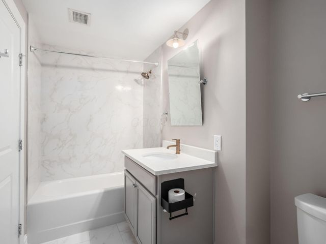 50 W Broad Street, 2002, Columbus, OH 43215