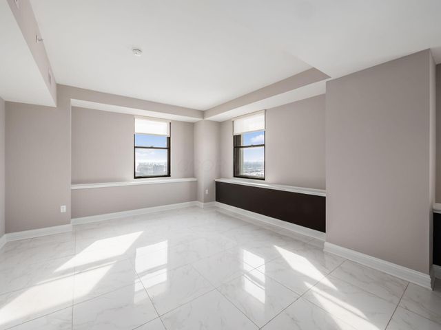 50 W Broad Street, 2002, Columbus, OH 43215