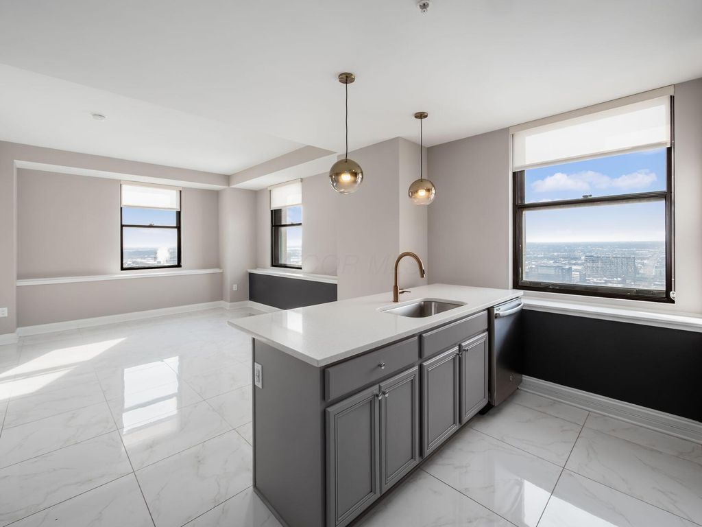 50 W Broad Street, 2002, Columbus, OH 43215