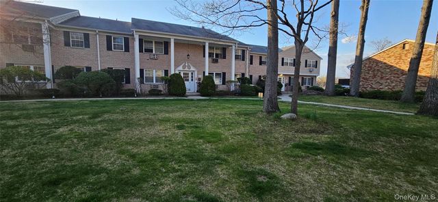 276 Parkside Drive, Suffern, NY 10901
