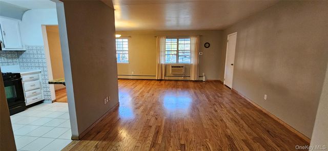 276 Parkside Drive, Suffern, NY 10901