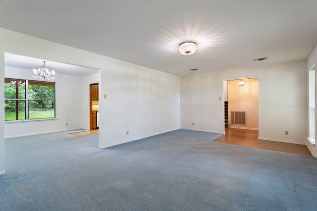 1702 Susan Dr, Kerrville, TX 78028