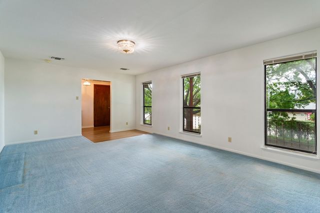 1702 Susan Dr, Kerrville, TX 78028