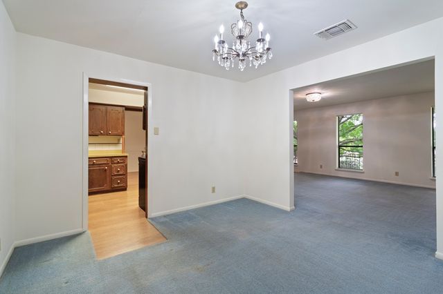 1702 Susan Dr, Kerrville, TX 78028