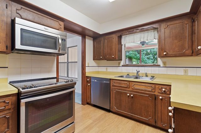 1702 Susan Dr, Kerrville, TX 78028