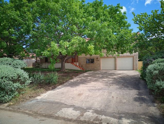 1702 Susan Dr, Kerrville, TX 78028