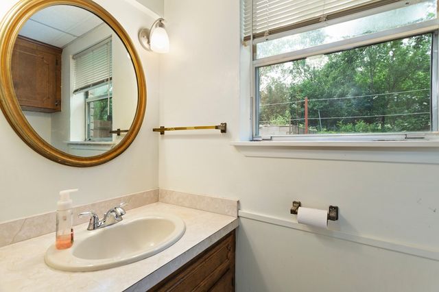 1702 Susan Dr, Kerrville, TX 78028