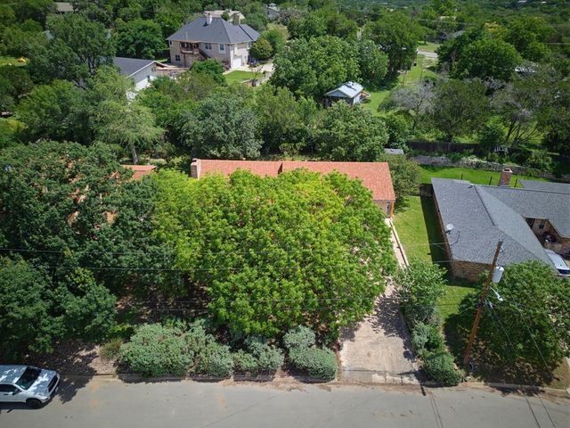 1702 Susan Dr, Kerrville, TX 78028