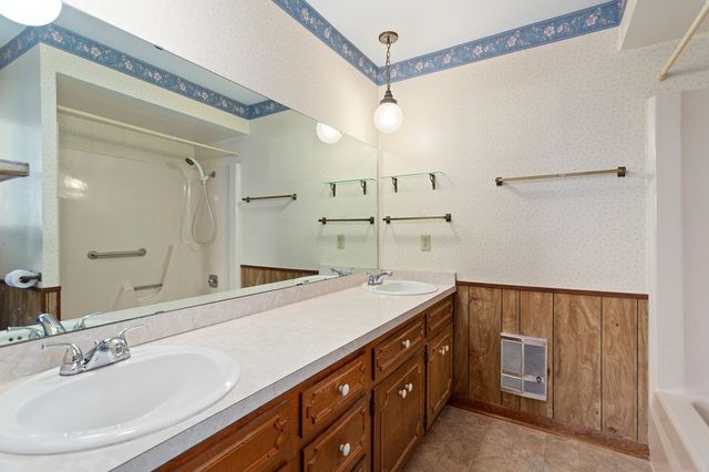 1702 Susan Dr, Kerrville, TX 78028