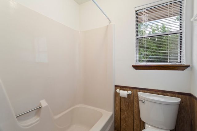 1702 Susan Dr, Kerrville, TX 78028