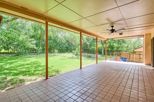 1702 Susan Dr, Kerrville, TX 78028
