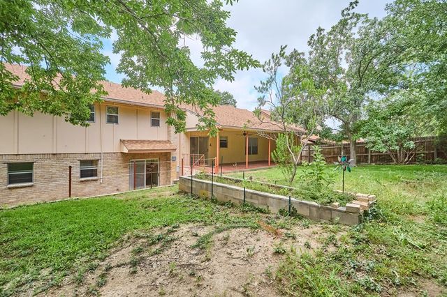 1702 Susan Dr, Kerrville, TX 78028