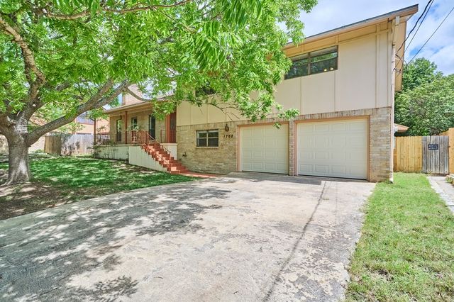 1702 Susan Dr, Kerrville, TX 78028