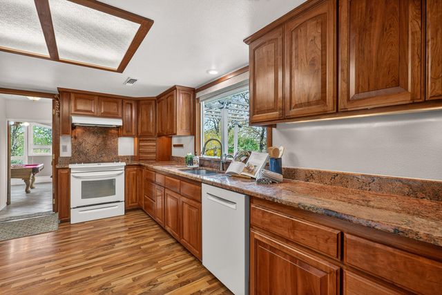 1360 Jaynes Drive, Grants Pass, OR 97527