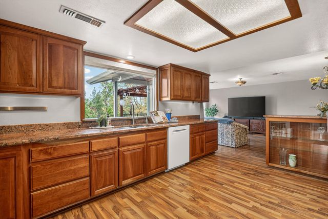 1360 Jaynes Drive, Grants Pass, OR 97527