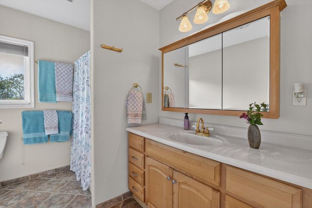 1360 Jaynes Drive, Grants Pass, OR 97527