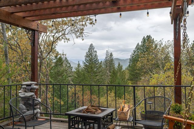 1360 Jaynes Drive, Grants Pass, OR 97527