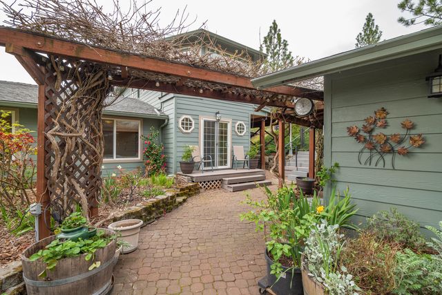 1360 Jaynes Drive, Grants Pass, OR 97527