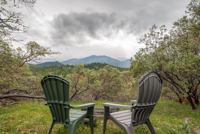 1360 Jaynes Drive, Grants Pass, OR 97527