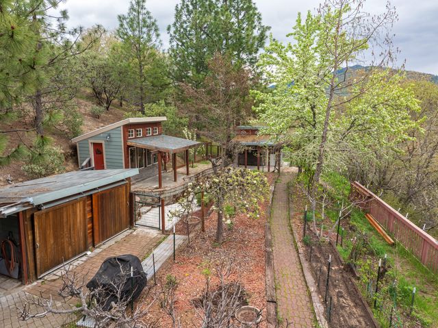 1360 Jaynes Drive, Grants Pass, OR 97527