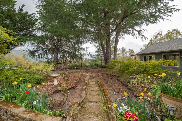 1360 Jaynes Drive, Grants Pass, OR 97527