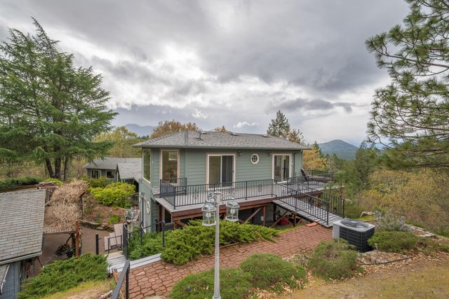 1360 Jaynes Drive, Grants Pass, OR 97527