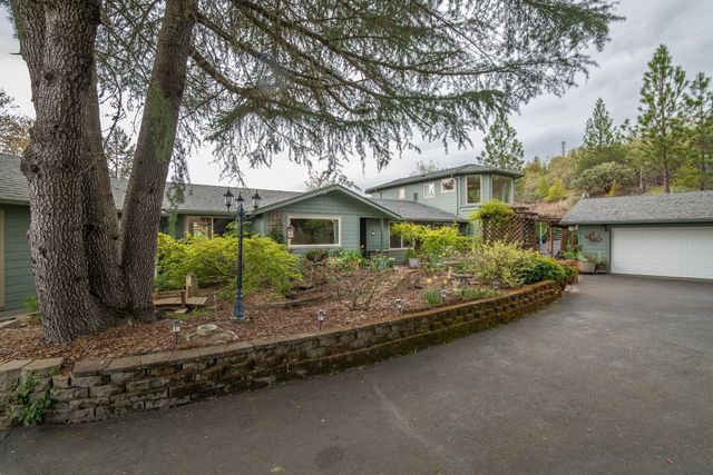 1360 Jaynes Drive, Grants Pass, OR 97527