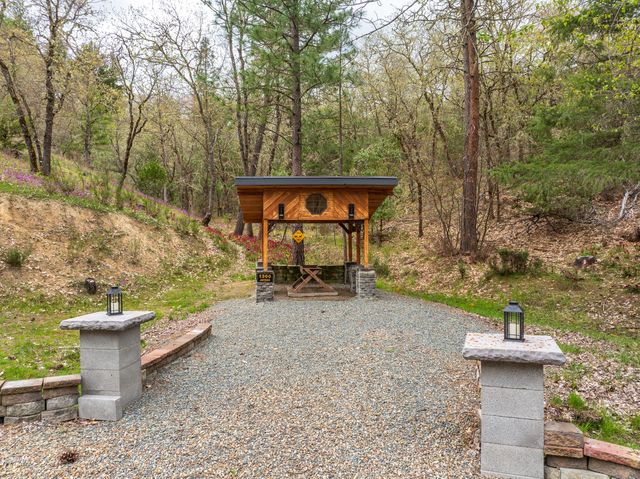 1360 Jaynes Drive, Grants Pass, OR 97527