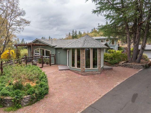 1360 Jaynes Drive, Grants Pass, OR 97527