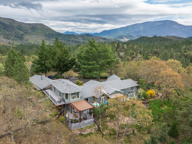 1360 Jaynes Drive, Grants Pass, OR 97527