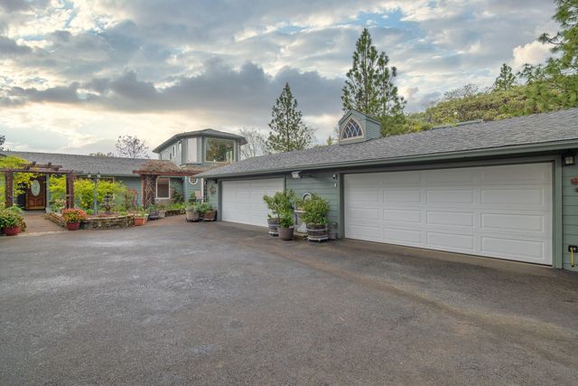 1360 Jaynes Drive, Grants Pass, OR 97527