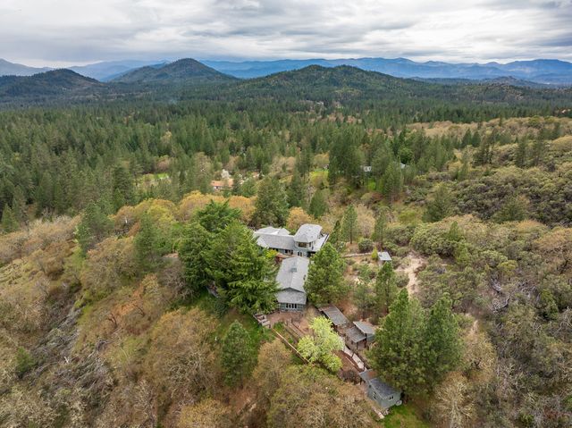 1360 Jaynes Drive, Grants Pass, OR 97527