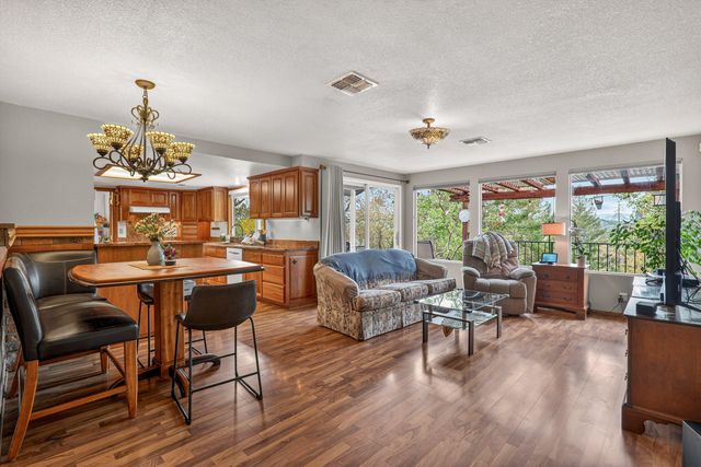 1360 Jaynes Drive, Grants Pass, OR 97527