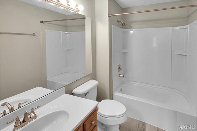 13831 Amiot Court A, Maryland Heights, MO 63146