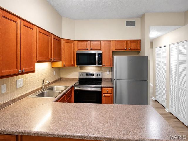 13831 Amiot Court A, Maryland Heights, MO 63146