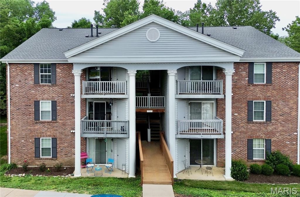 7519 Triwoods Drive K, Shrewsbury, MO 63119