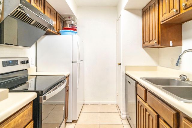 10202 Forum Park Drive 211, Houston, TX 77036