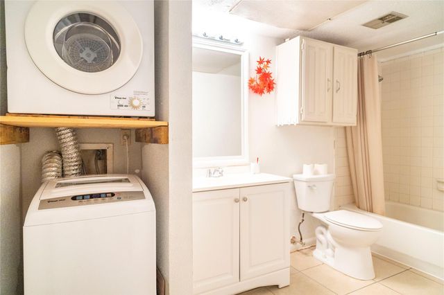 10202 Forum Park Drive 211, Houston, TX 77036