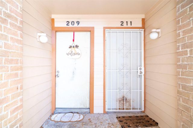 10202 Forum Park Drive 211, Houston, TX 77036