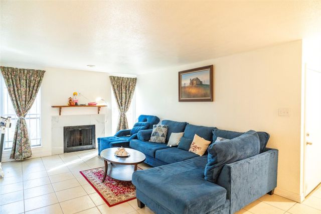 10202 Forum Park Drive 211, Houston, TX 77036