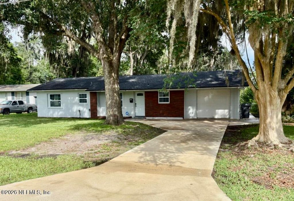 7018 BONNIE BRAE Lane, Jacksonville, FL 32210