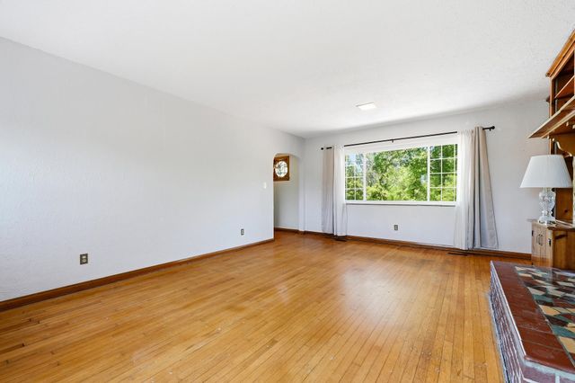 242 Esthel C Boulevard, Ona, WV 25545